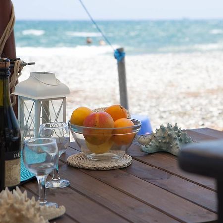 Aquarian Beachfront Apartment Larnaca Zewnętrze zdjęcie