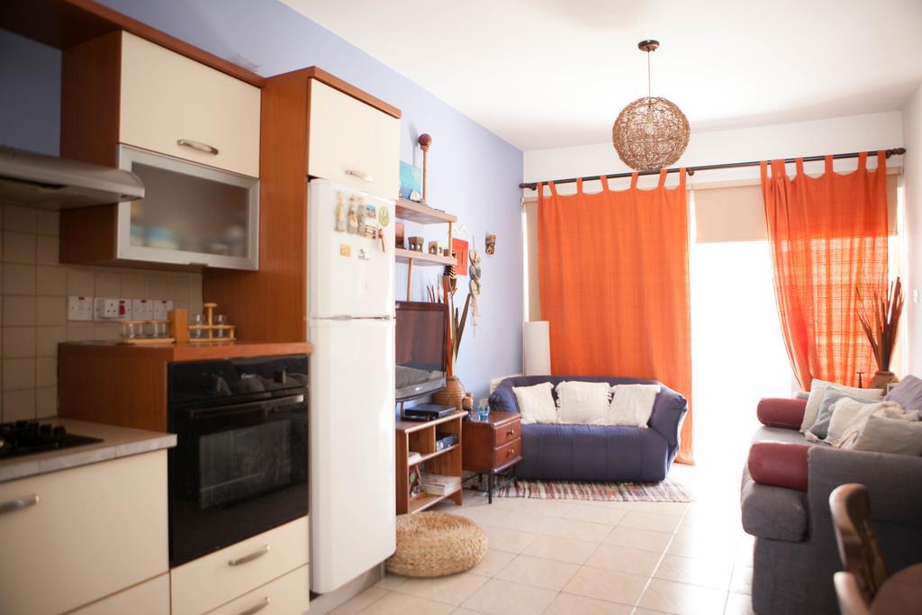 Aquarian Beachfront Apartment Larnaca Zewnętrze zdjęcie