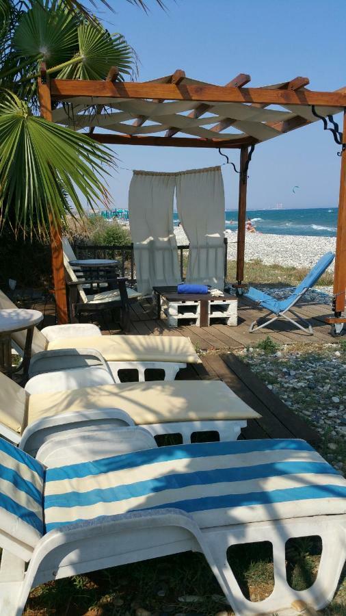 Aquarian Beachfront Apartment Larnaca Zewnętrze zdjęcie