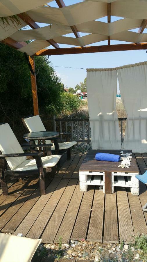 Aquarian Beachfront Apartment Larnaca Zewnętrze zdjęcie