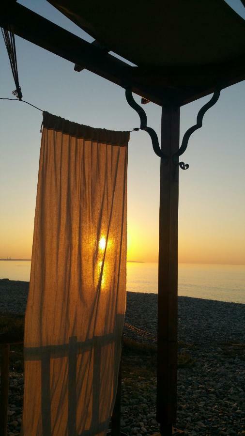 Aquarian Beachfront Apartment Larnaca Zewnętrze zdjęcie